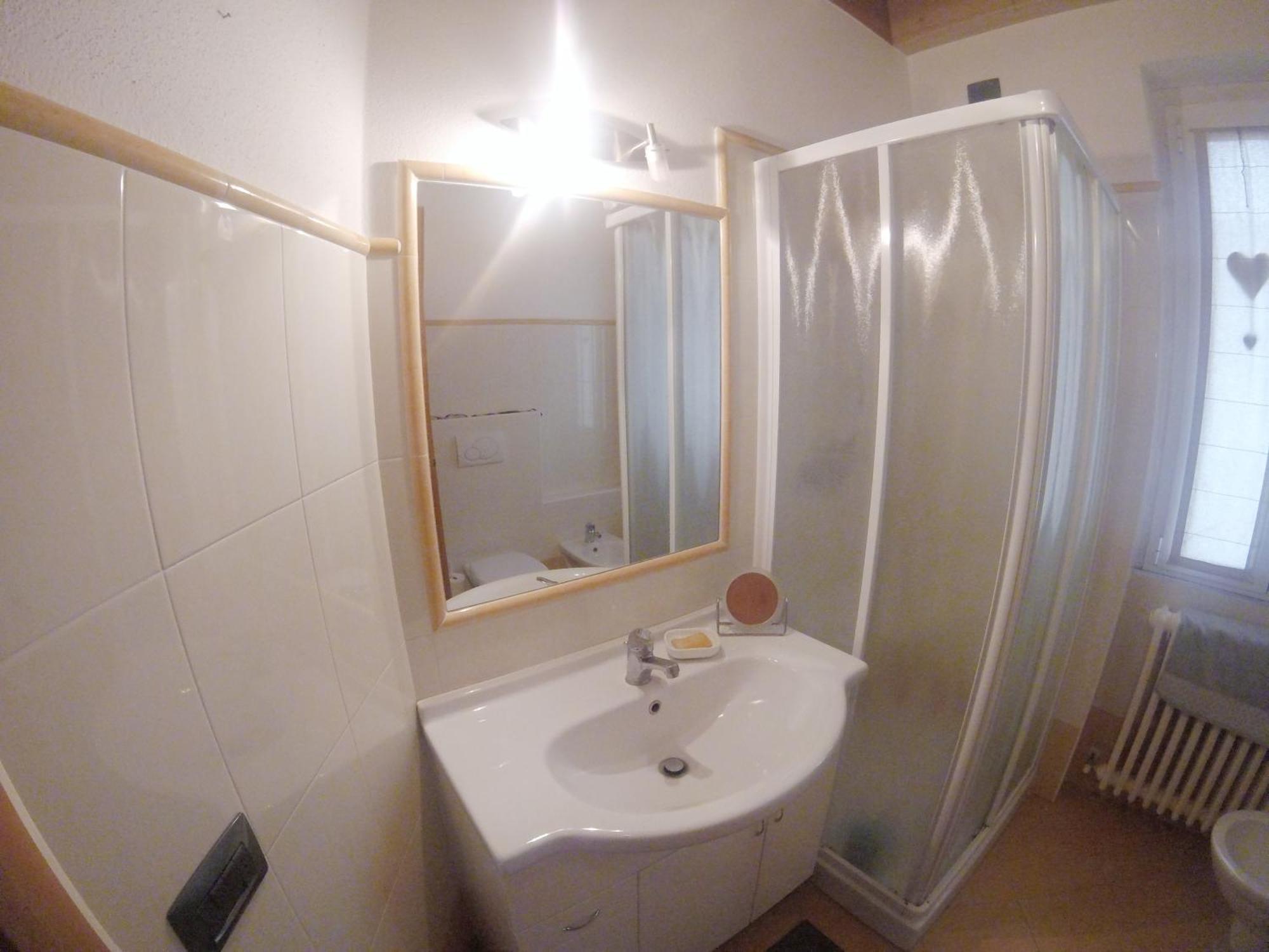 White Garden - Apartment With Access To The Lake Lierna Εξωτερικό φωτογραφία