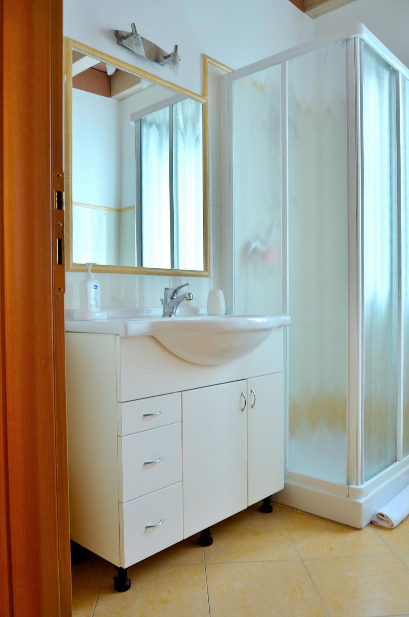 White Garden - Apartment With Access To The Lake Lierna Εξωτερικό φωτογραφία